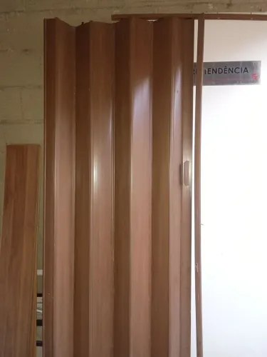 Porta sanfonada de PVC de 0,90 cm de largura x 2,08 de Altura 