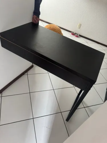 Mesa de escritório preta