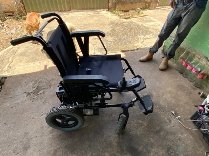 Cadeira de roda motorizada