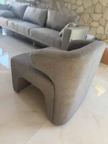 Vendo poltronas novas sem uso. Modelo exclusivo. Tecido bouclê.