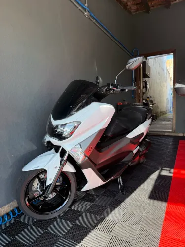 Nmax 160 conservada