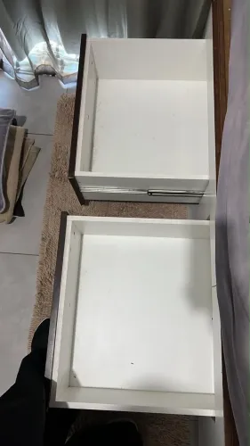 Cama com duas gavetas