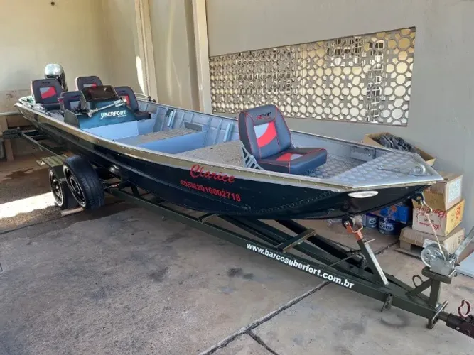 Barco Uberfort Pt Bull Fly 600