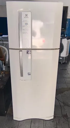 Geladeira electrloux seminova pega na kanedy