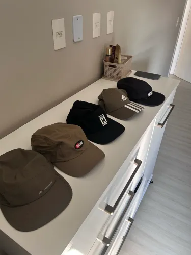 VENDO 5 BONÉS ORIGINAIS MUITO BARATO