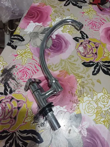 Torneira de bancada articulada