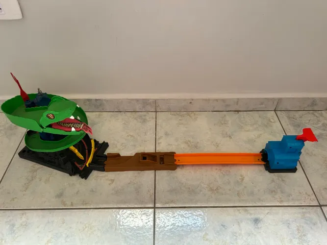 pista hot wheels ataque da cobra