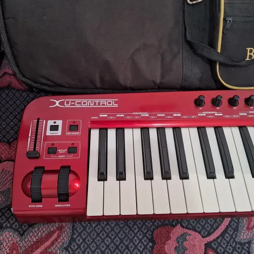 Teclado controlador behringer umx 610