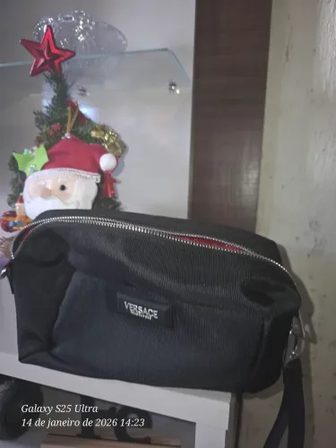 Necesser da versace em Corino e forada com material vermelho