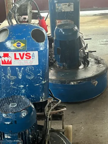 Vendo máquina LVS ou troco por carro 