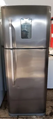 Vendo Geladeira marca Electrolux Frost Free 433 Litros completa Semi Nova Espaçosa 