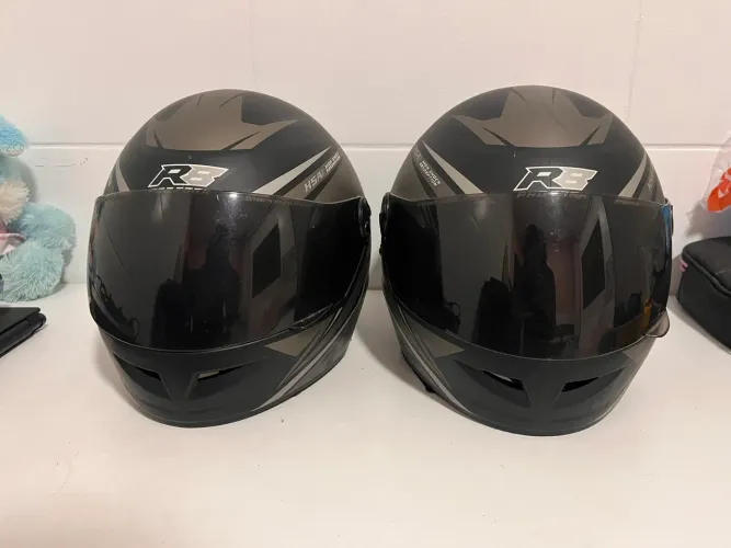 PAR de Capacetes Pro Tork R8 (Estado de Novo!) ? Na Caixa Original