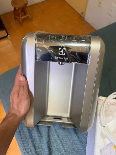 Purificador de Água Electrolux de Mesa - Eletrônico Prata PE11X Água Gelada e Natural