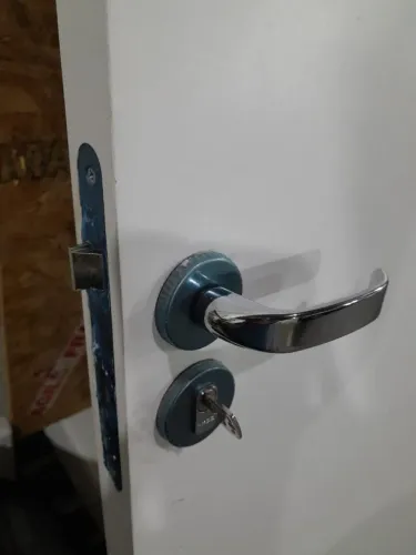 Porta Interna Branca Completa 2,10 x 0,80 m - Semi Nova