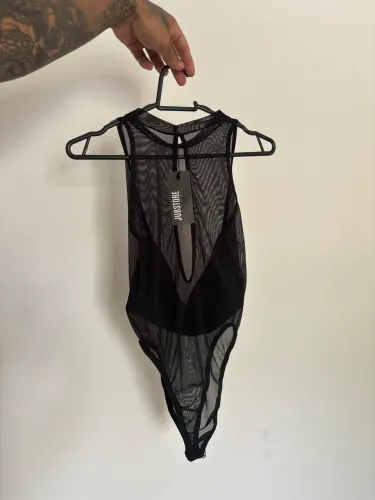 body juubstore preto cavado