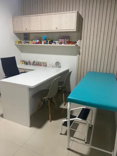 Vendo mesa e painel ripado