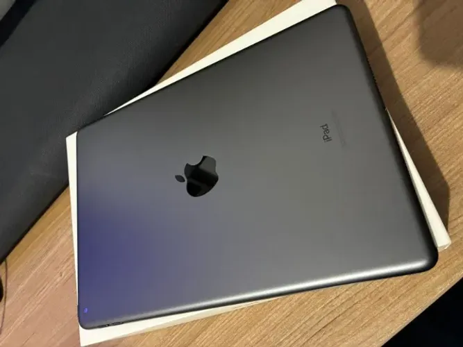 iPad 9ª Geração 10,2 - 64GB Prata - Completo + Acessórios | Ótimo Estado!