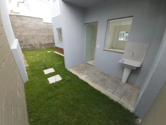? APARTAMENTO COM JEITO DE CASA + QUINTAL PRIVATIVO NO LOTEAMENTO IMPERIAL