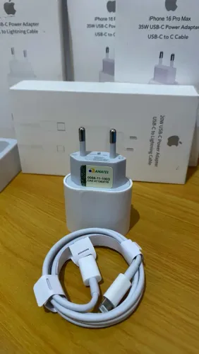 Vendo carregador turbo de 20w para iPhone