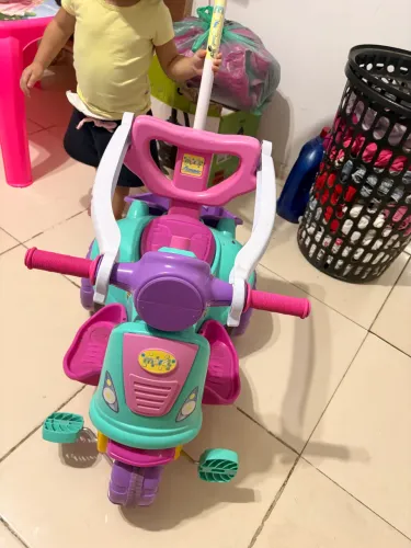 Triciclo infantil Avespa pink