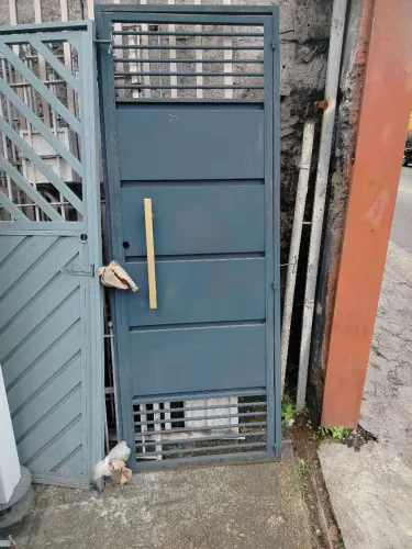 Porta social abrindo para fora lado direito altura 215 largura 81