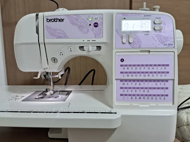 Máquina de costura Brother SQ9000 