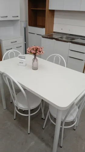 Mesa 4 cadeiras