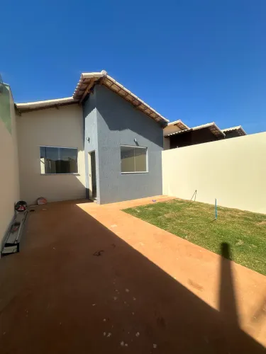 Casa com 180 m de lote disponível pra venda no bairro Jardim Primavera