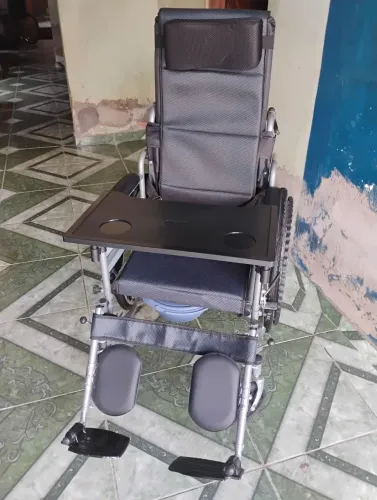 Vendo Cadeira de Rodas Multifuncional