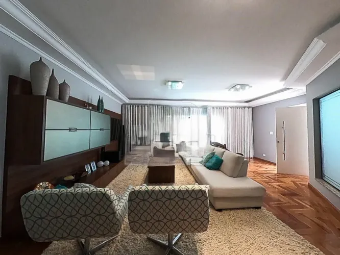 Sobrado com 04 suítes para locação, 260m² no Centro - Santo André/SP