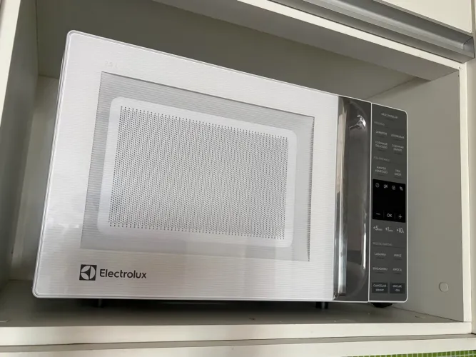 Microondas Electrolux 36L 127w ME36S Novo para vender logo