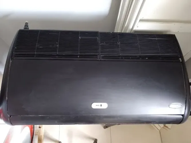 Ar-condicionado em ótimo estado- funcionando corretamente 