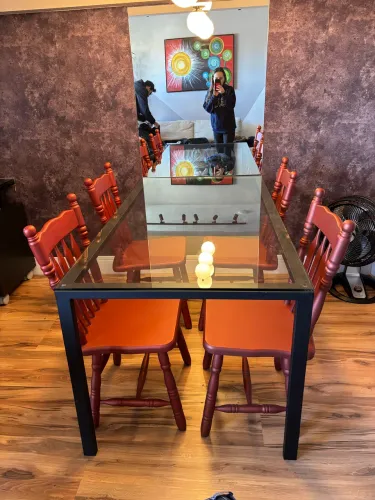 Mesa de jantar de canto com vidro + 4 cadeiras de madeira maciça