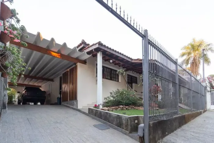 Casa à venda com 3 dormitórios no Parque Continental, São Paulo