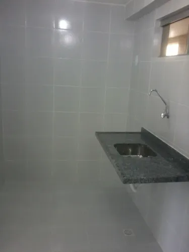 Vende-se Pia de Granito com Cuba Inox e Tanque de Lavanderia 