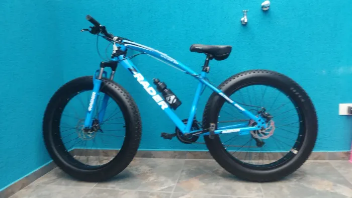 Vendo bike aro 29 estilosa Fat..obs vai com capacete e a garrafa nova que não coloquei.