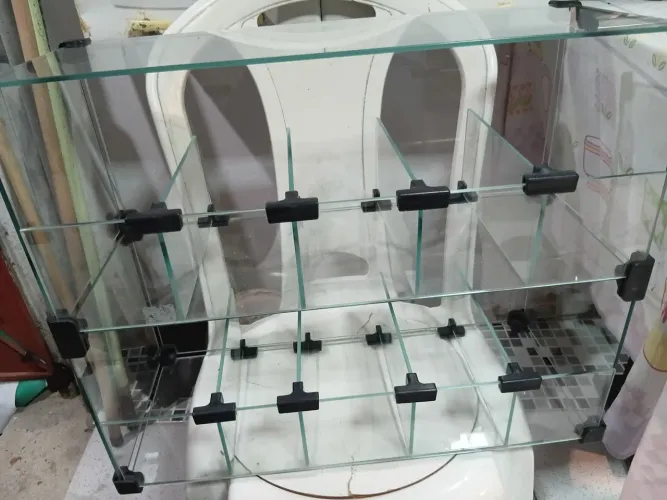 Prateleira pequena de vidro