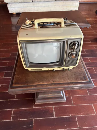 Tv pequena retrô semp Toshiba