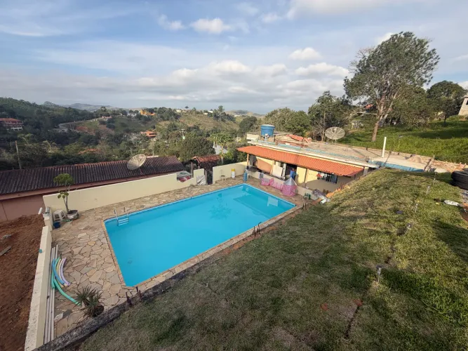 Vendo chácara com piscina ( porteira fechada )