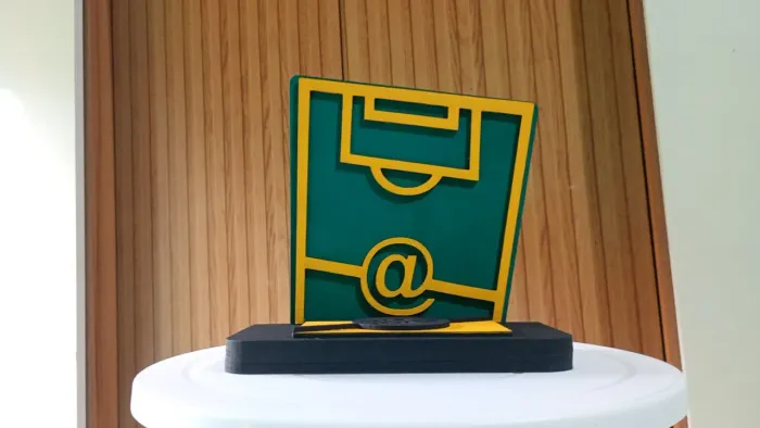 Troféus personalizados feito em MDF ?