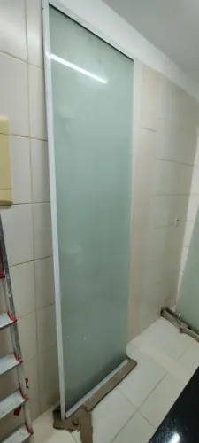 Divisória de vidro com 2,35m X 65cm