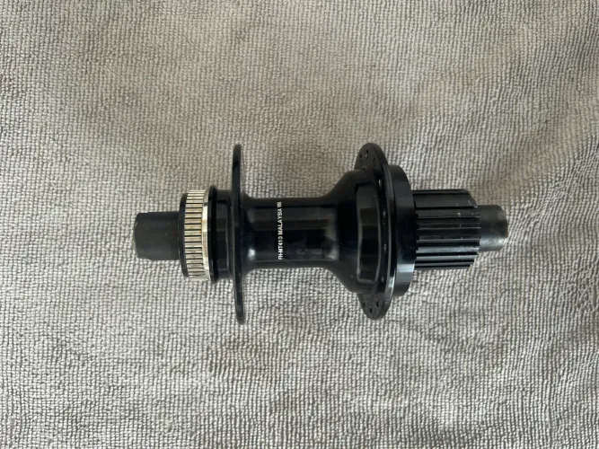 Cubo traseiro SHIMANO MT410