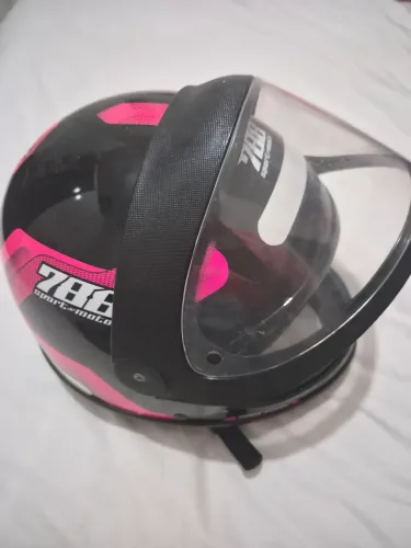 Capacete usado pouquíssimas vezes