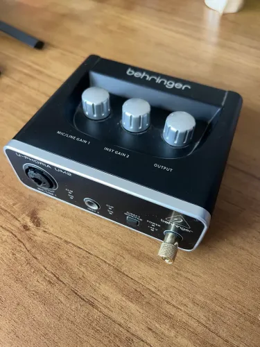 Behringer UM2 Interface de Áudio USB | Ótimo Estado