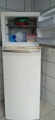Geladeira Frost Free 390 litros gelando perfeitamente