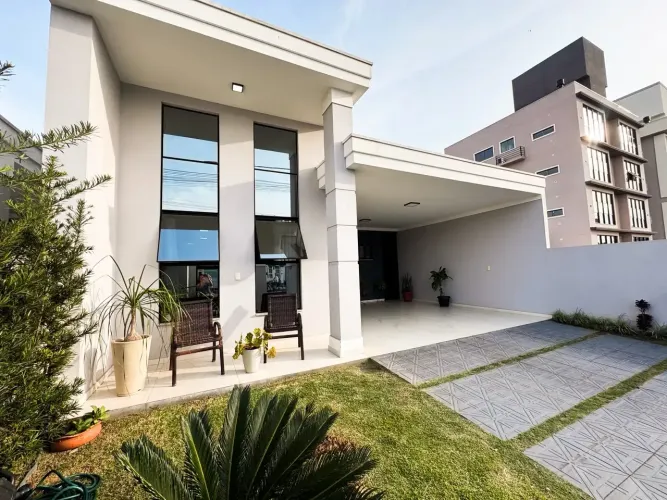 Linda casa de 3 quartos c/ GARAGEM no Bosque da Mata - Tijucas - SC