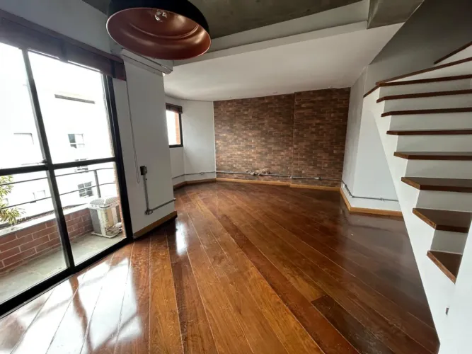 Duplex para locação em Pinheiros com 2 quartos, sendo 2 suítes, 100m²