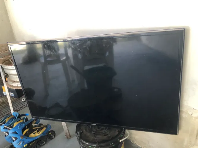 tv 43 polegadas com defeito