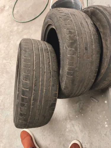 Vendo dóis pneus aro 15 perfil 205/60/15