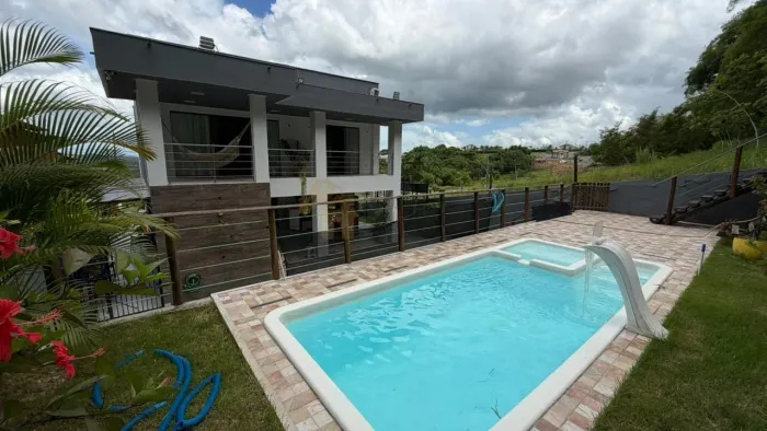 Casa em Condomínio para Venda em Simões Filho, 4 dormitórios, 3 suítes, 5 banheiros, 4 vag